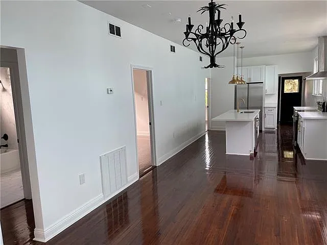3 bed, 2.0 bath, 1391 sqft, $1,900 — Photo 3