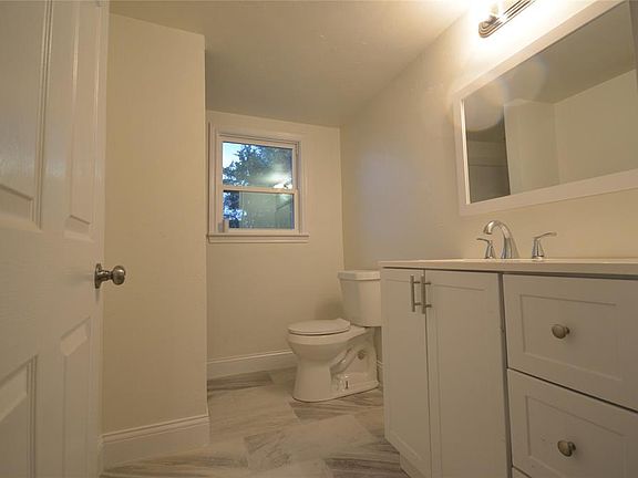 5th image of 1026 W Florence St #A