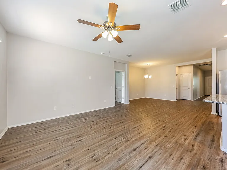 2444 W Tamarisk Ave — Photo 4