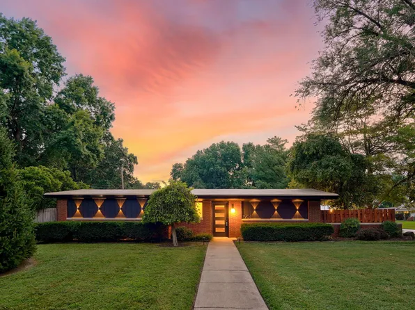 1901 S Cedarbrook Avenue, Springfield, MO 65804