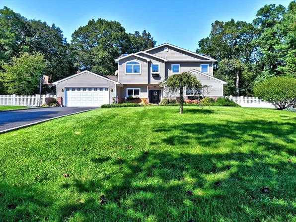 10 Acorn Road, Saint James, NY 11780