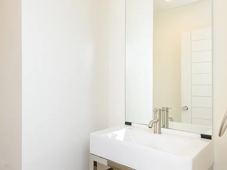 128 S Canon Dr — Photo 23