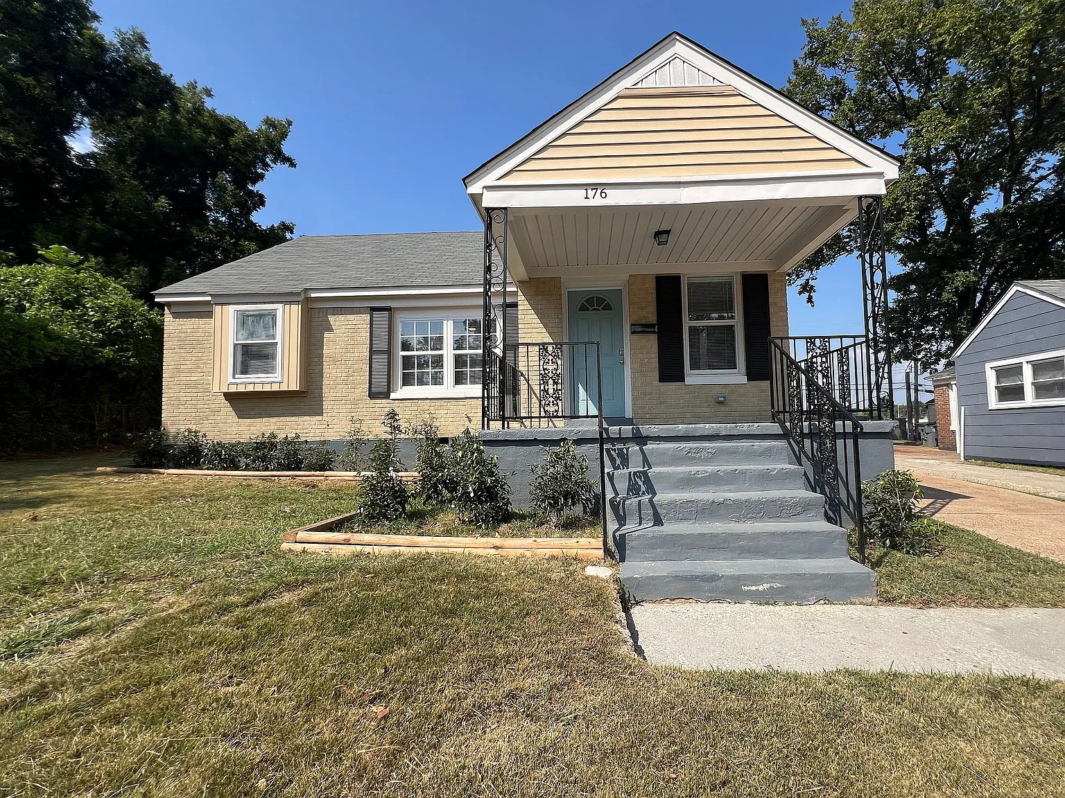 176 E Fernwood Ave — Photo 1