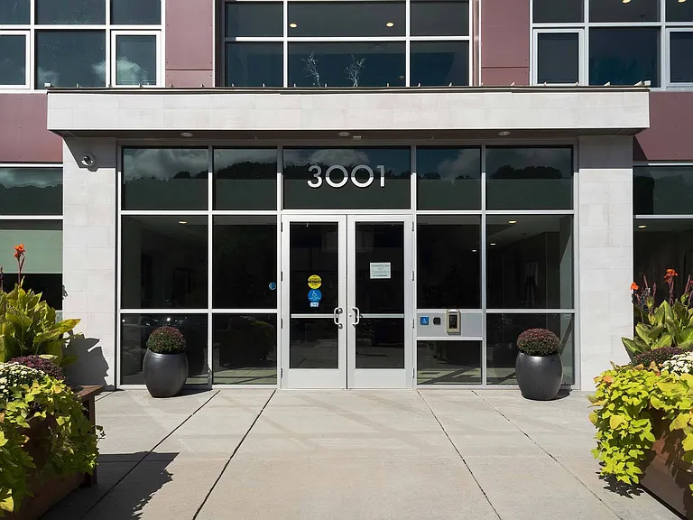 Cosmopolitan Apartments — Photo 19