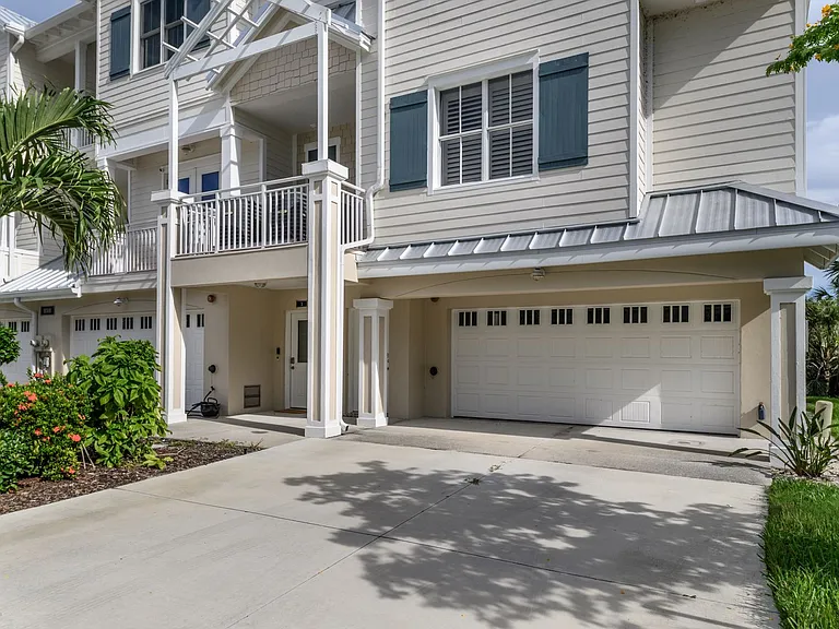 10300 Tarpon Landings Ter #4 — Photo 3