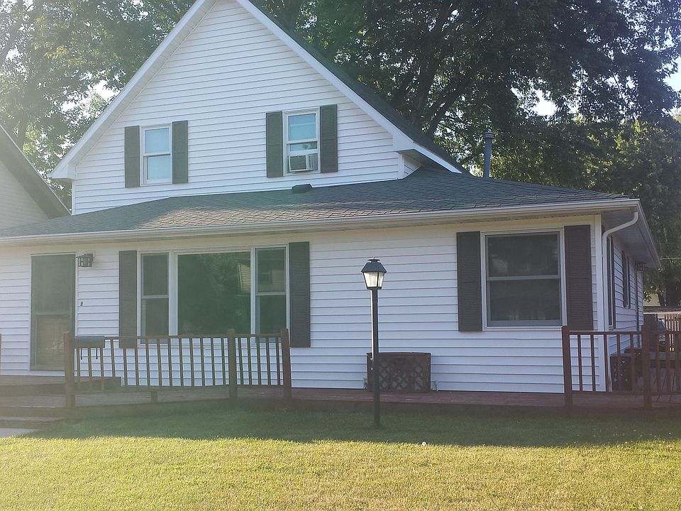 2nd image of 708 Maple St SW