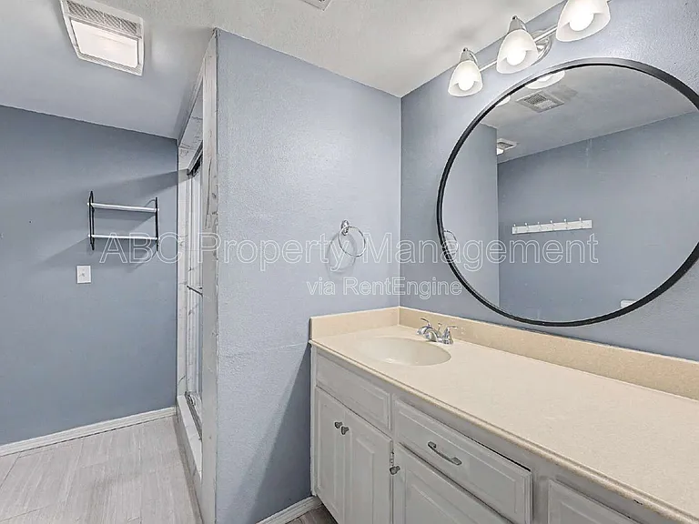 2 William Ln — Photo 16