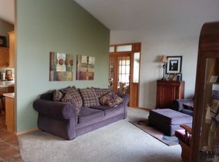 1525 Sommerset Dr, West Fargo, ND 58078