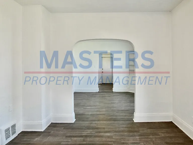 420 Everett St — Photo 3