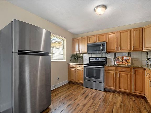 5th image of 2046 Jewell Ave