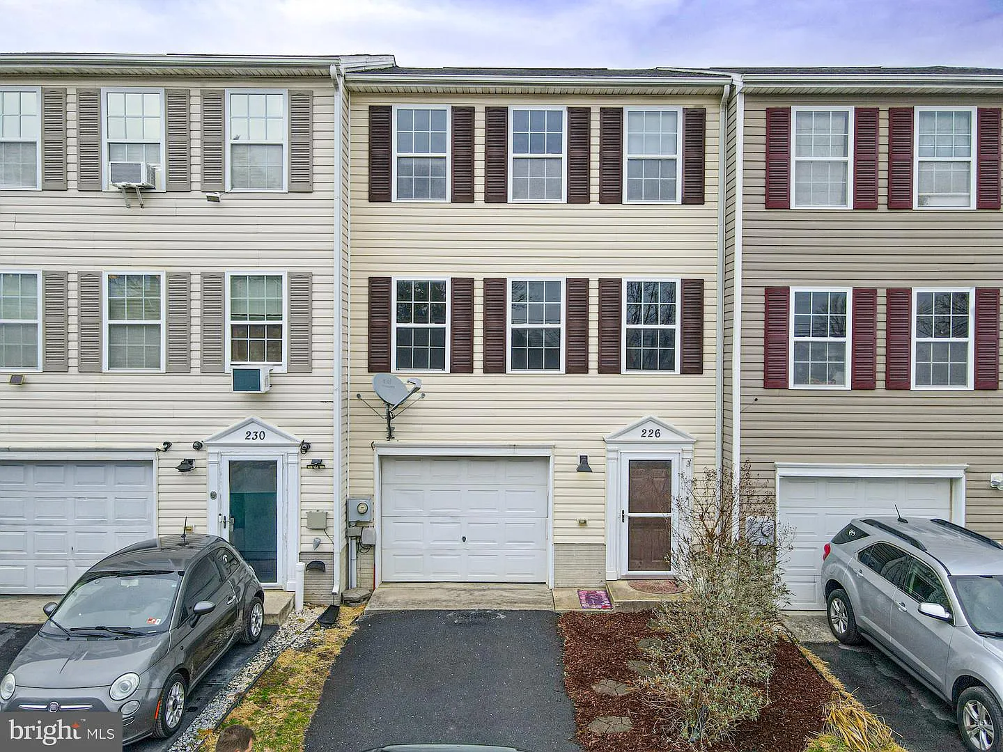 226 Topaz Ln photo 1