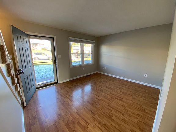 2nd image of 106 Oakcrest Cir APT 5