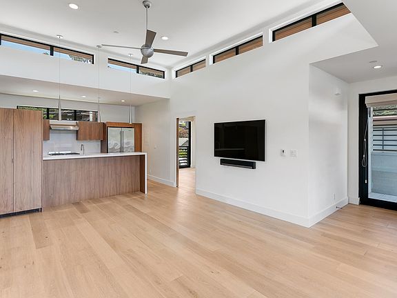 4th image of 33 Lovell Ave