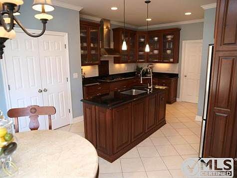 3-Kitchen.JPG