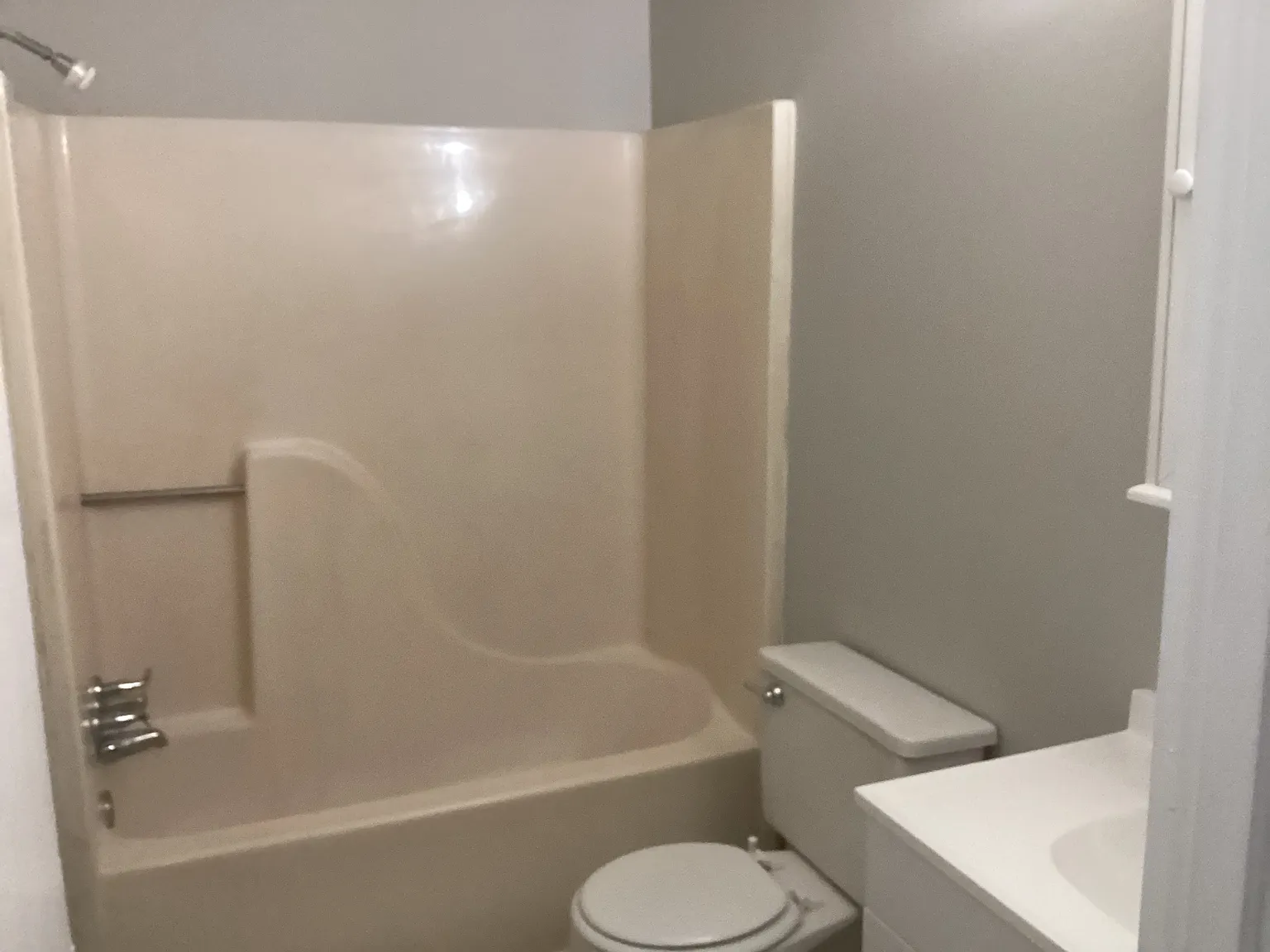 3 bed, 960 sqft, $1,895 — Photo 4