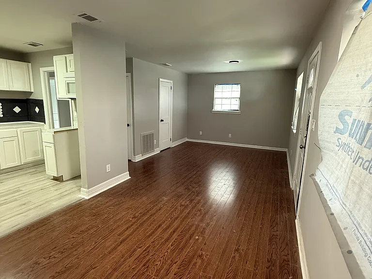 3728 Hickory Ave SW — Photo 2