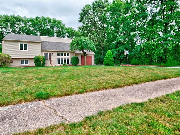3rd image of 38 Teakwood Dr W
