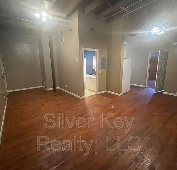 217 E Washington Ave #A — Photo 4
