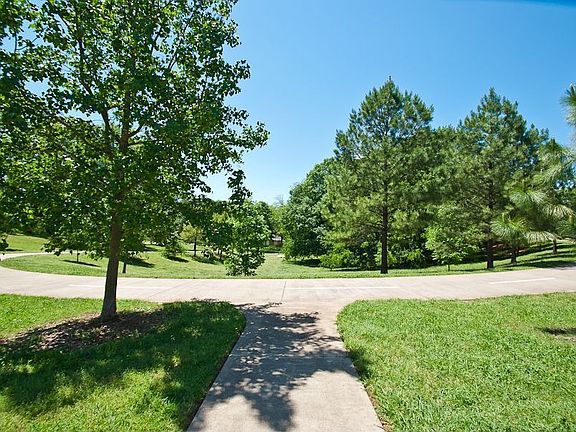 Magnificent Park view. Hop on The PATH to stroll to restaurants and shops.
