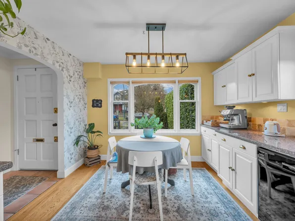 378 E 59th Ave, Vancouver, BC V5X 1X9