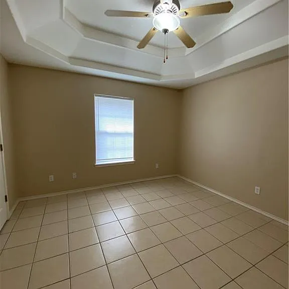 1403 Tampa St — Photo 5