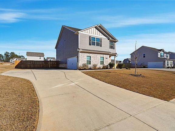 2nd image of 814 Robbie Ln