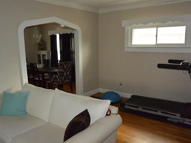 Living room looking towards dinning room.