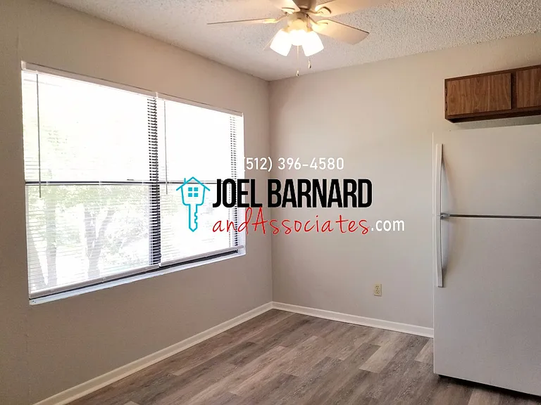 110 Lady Bird Lane — Photo 7