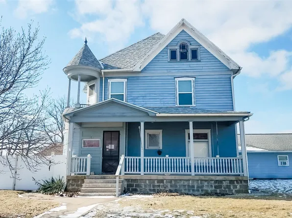 105 N Ash St, Stanwood, IA 52337