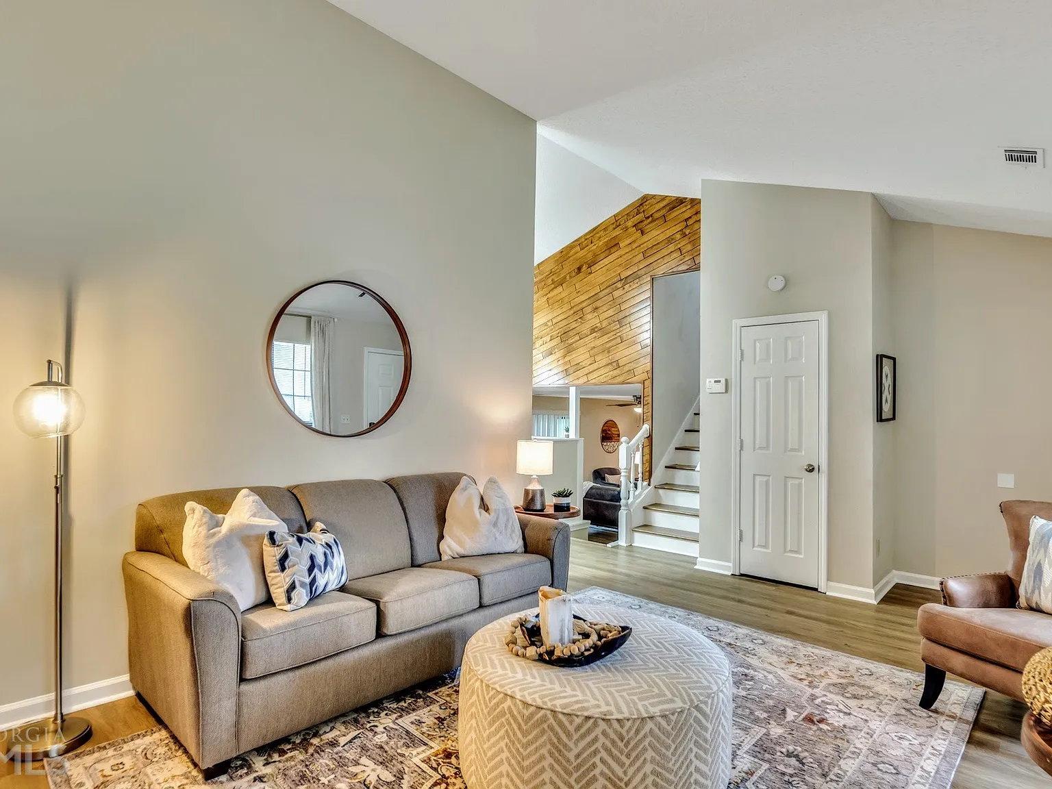 3 bed, 2.0 bath, 1800 sqft, $5,500 — Photo 3