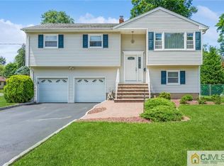 108 Valley Brook Ct, Middlesex, NJ 08846