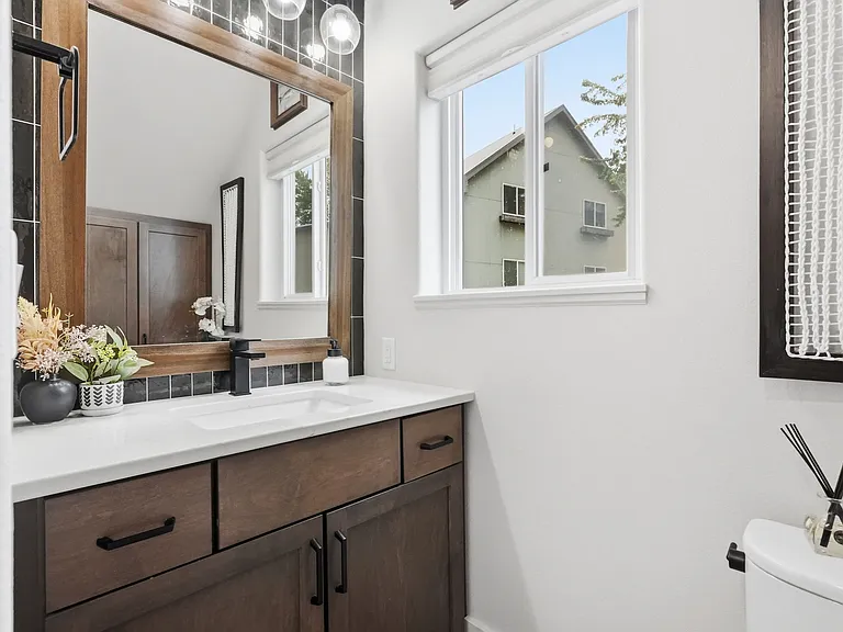 Vanity w/ quartz countertop in the 3/4 bathroom.