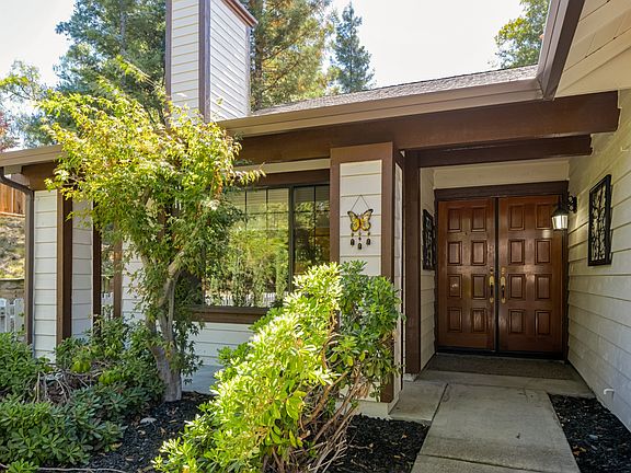 3rd image of 40 Monaco Ct