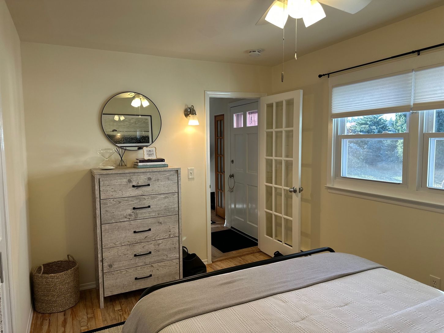  Downstairs bedroom