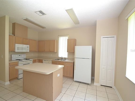 3rd image of 5836 Mariposa Cove Ln