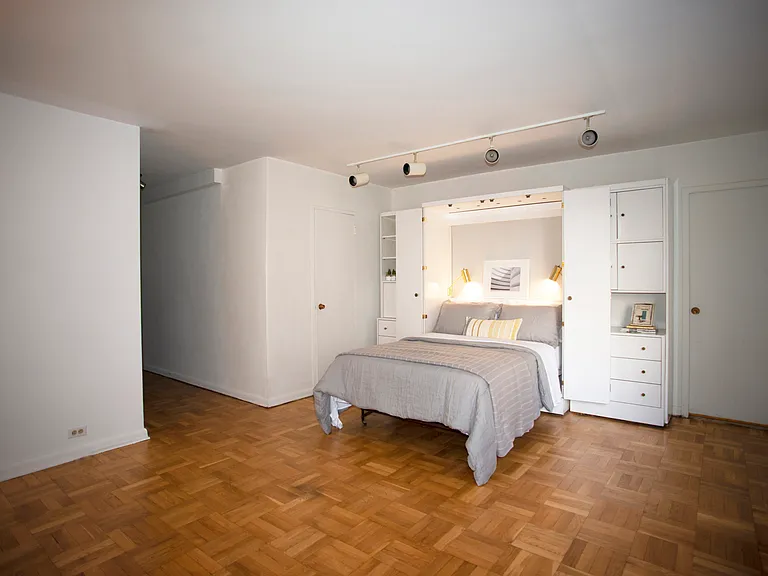 77 W 55th St #7A — Photo 1