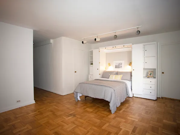 77 W 55th St APT 7A, New York, NY 10019