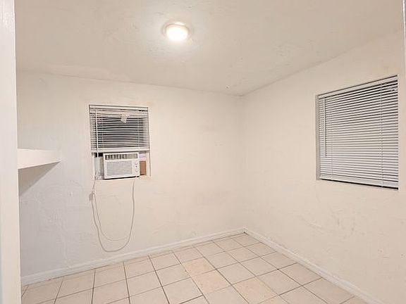 3rd image of 17 Lenox Ct