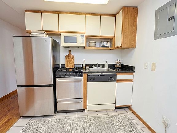 3rd image of 29 7th Ave S APT 2C