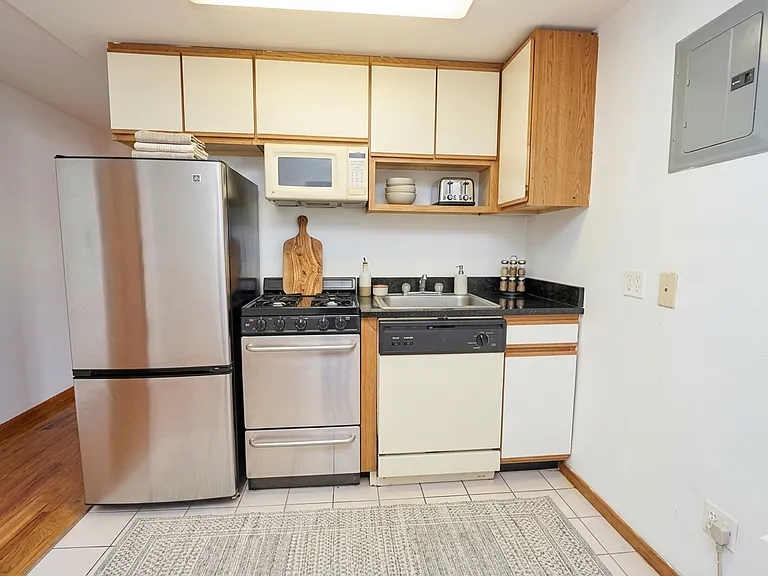 29 7th Ave S #2C — Photo 3