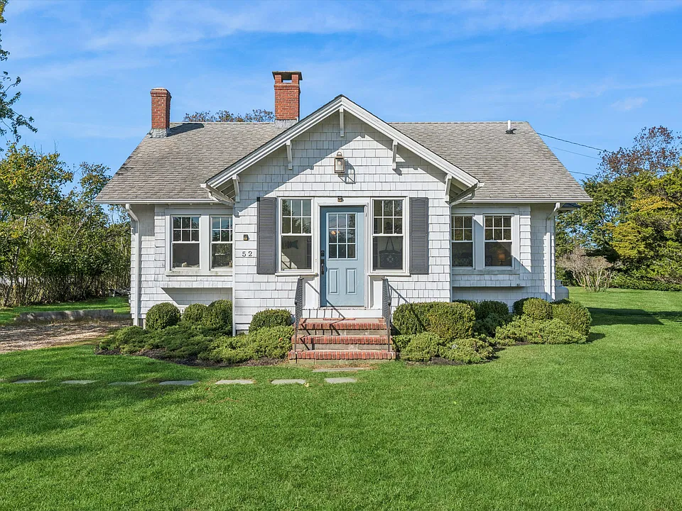 52 Stevens Ln