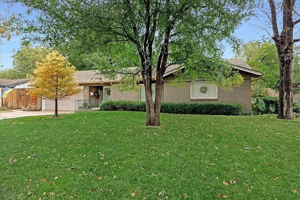 3 bed, 2164 sqft, $2,600 — Photo 2