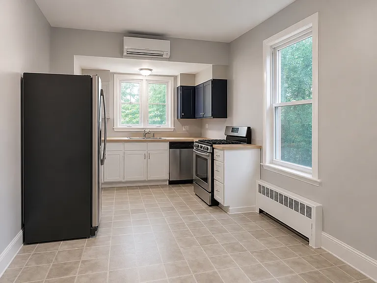 633 Center St — Photo 7