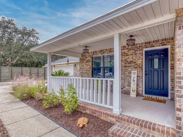 1747 New Hope Rd, Gulf Breeze, FL 32563