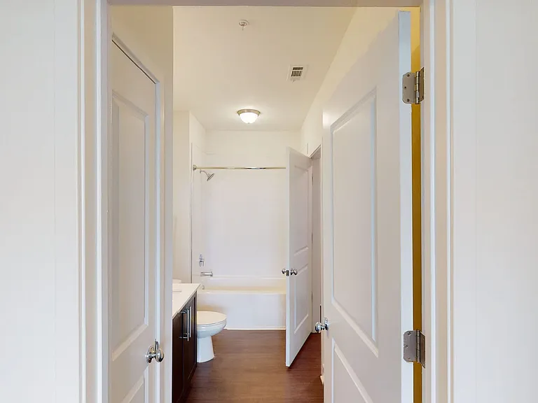 Essex Luxe Apartments — Photo 65