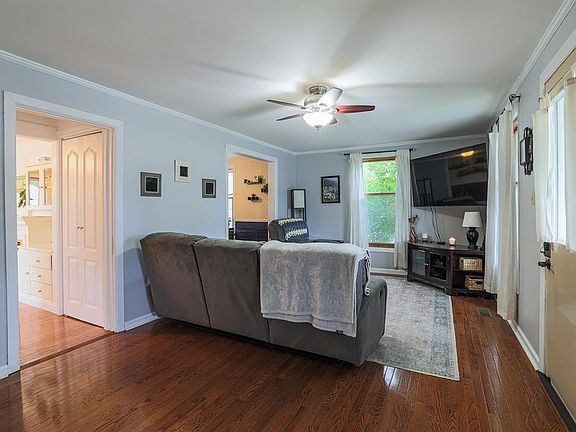 4th image of 4834 Myrtle Ave