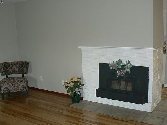4th image of 307 SE 98th Ave