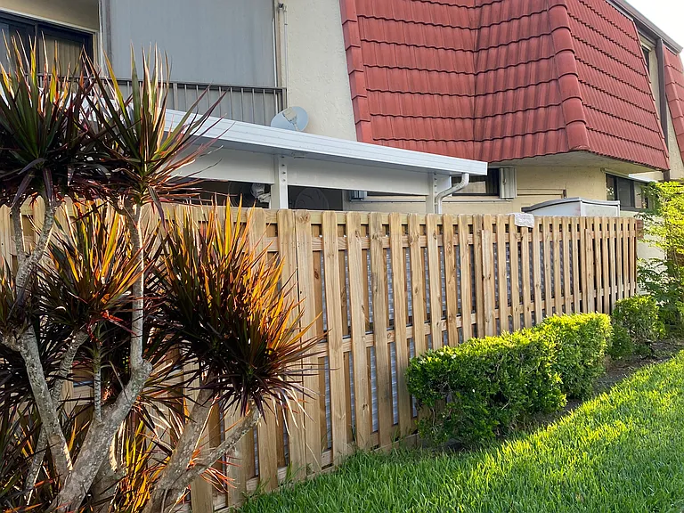 3940 Victoria Dr — Photo 3