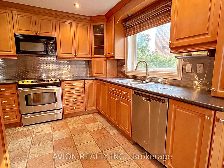 83 Lincoln Green Dr — Photo 11
