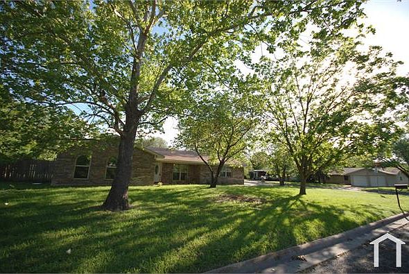 1st image of 202 E Cherokee Dr